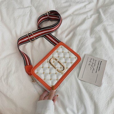 Chic heart-shaped embroidery thread rhombic color shoulder shoulder bag 2019 new fashion simple wild broadband small square bag
Chic heart-shaped embroidery thread rhombic color shoulder shoulder bag 2019 new fashion simple wild broadband small square bag