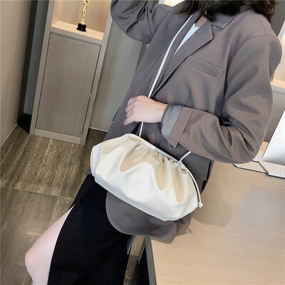 Tailored Women Simple Shoulder Bag Messenger Bag Wild Fashion Cloud Dumplings Package
Tailored Women Simple Shoulder Bag Messenger Bag Wild Fashion Cloud Dumplings Package