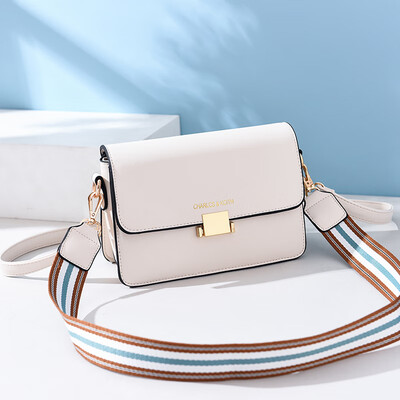 On the new small bag womens fashion ck slung small square bag ins super fire texture shoulder Korean version of Joker
On the new small bag womens fashion ck slung small square bag ins super fire texture shoulder Korean version of Joker