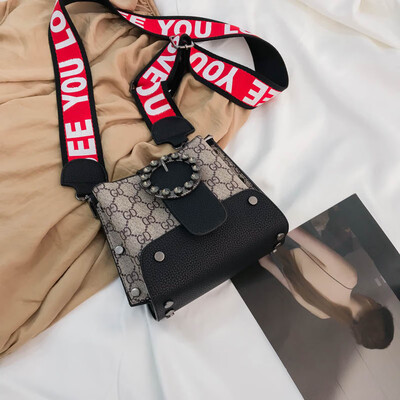 In summer the new small bag lady oblique Bag bucket one-shoulder bag Korean version of fashionable handheld old flower Dionysus
In summer the new small bag lady oblique Bag bucket one-shoulder bag Korean version of fashionable handheld old flower Dionysus