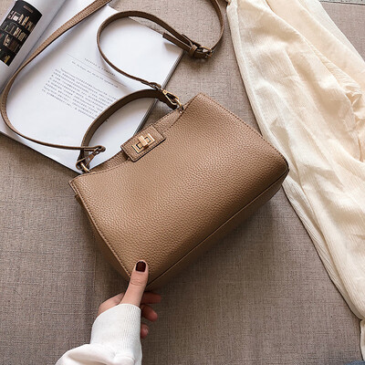 New texture bag female 2019 new wave Korean version of the wild single shoulder slung fashion portable large capacity Kelly bag
New texture bag female 2019 new wave Korean version of the wild single shoulder slung fashion portable large capacity Kelly bag