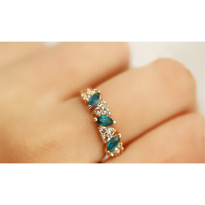 Fashion cute Austrian crystal ring sweet sparkling ring female gold color Green Ring Elegant Jewelry Made Rings for Woman girl
Fashion cute Austrian crystal ring sweet sparkling ring female gold color Green Ring Elegant Jewelry Made Rings for Woman girl
