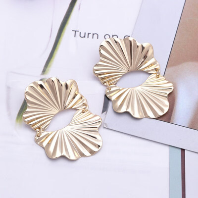 European Trendy Geometric Metal Big Drop Earring For Women Leaf Flower Round Brincos Statement Earring Party Jewelry Model Show
European Trendy Geometric Metal Big Drop Earring For Women Leaf Flower Round Brincos Statement Earring Party Jewelry Model Show