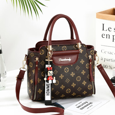 Summer on the new bag womens bag tide Korean shoulder bag messenger bag fashion ladies Joker handbag
Summer on the new bag womens bag tide Korean shoulder bag messenger bag fashion ladies Joker handbag