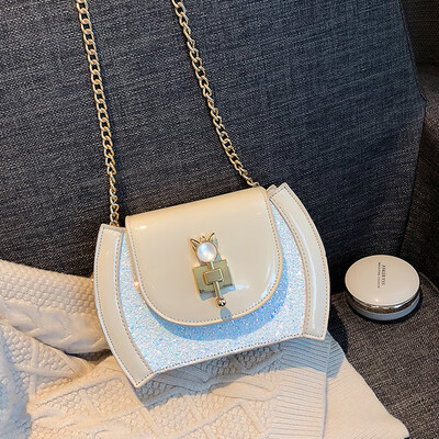 Patent leather sequin bag female 2019 new wave Korean version of the wild single shoulder slung fashion lock chain personality small bag
Patent leather sequin bag female 2019 new wave Korean version of the wild single shoulder slung fashion lock chain personality small bag