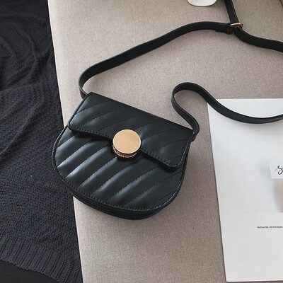 Advanced sense net red small black bag female new 2019 foreign style texture slung small square bag wild embroidery thread lock bag
Advanced sense net red small black bag female new 2019 foreign style texture slung small square bag wild embroidery thread lock bag