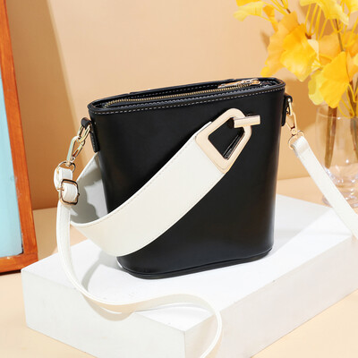 On the new womens bucket bag simple red Joker fashion small portable shoulder bag Messenger bag women
On the new womens bucket bag simple red Joker fashion small portable shoulder bag Messenger bag women