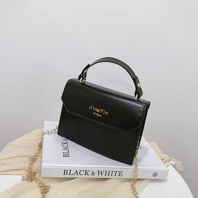 2019 new texture small square bag female simple fashion letter chain Messenger bag casual retro wild handbag
2019 new texture small square bag female simple fashion letter chain Messenger bag casual retro wild handbag