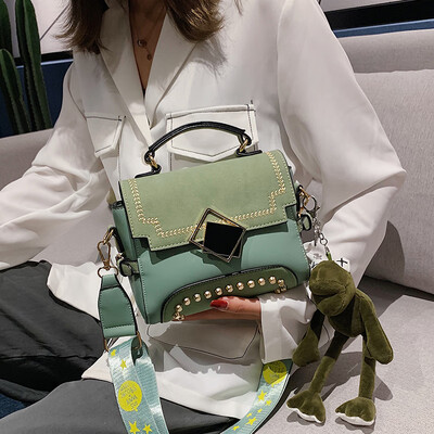 New small bag female 2019 new wave Korean version of the wild handbag shoulder Messenger bag ins super fire small square bag
New small bag female 2019 new wave Korean version of the wild handbag shoulder Messenger bag ins super fire small square bag