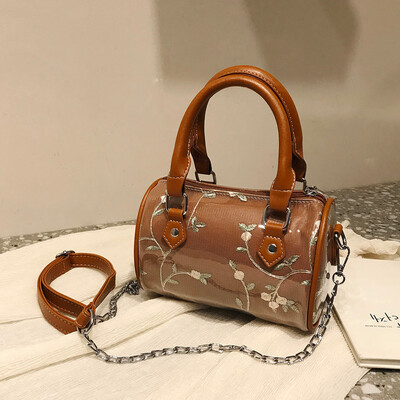 Tailored Fashion Women Embroidery Beach Waterproof Handle Bag Leather Chain Crossbody Bag
Tailored Fashion Women Embroidery Beach Waterproof Handle Bag Leather Chain Crossbody Bag