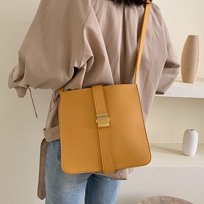 Retro port wind small bag female 2019 new wave Korean version of the wild Messenger bag simple fashion shoulder bag small square bag
Retro port wind small bag female 2019 new wave Korean version of the wild Messenger bag simple fashion shoulder bag small square bag