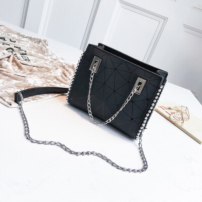 In summer the new fairy bag girl 2019 new fashion ins overfire chain slanted bag Korean version of the small fresh
In summer the new fairy bag girl 2019 new fashion ins overfire chain slanted bag Korean version of the small fresh