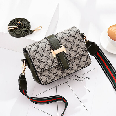 Single shoulder bag female summer tide Korean fashion simple small square bag Joker casual slung bag
Single shoulder bag female summer tide Korean fashion simple small square bag Joker casual slung bag