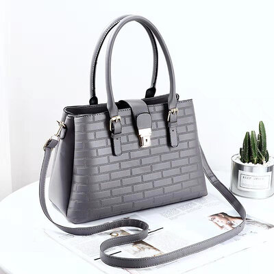 2019 summer new European&American big bag shoulder bag simple handbag diagonal bag fashion handbag
2019 summer new European&American big bag shoulder bag simple handbag diagonal bag fashion handbag