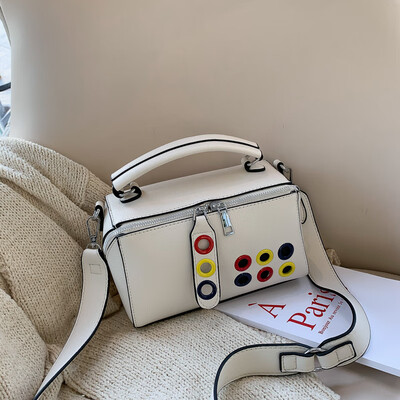 Girls small bag female new Korean version of the fashion casual shoulder bag shoulder color contrast Messenger bag
Girls small bag female new Korean version of the fashion casual shoulder bag shoulder color contrast Messenger bag
