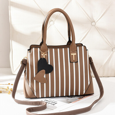 2018 new handbag casual fashion handbags Europe&the United States big bag trend leisure shoulder bag wholesale
2018 new handbag casual fashion handbags Europe&the United States big bag trend leisure shoulder bag wholesale