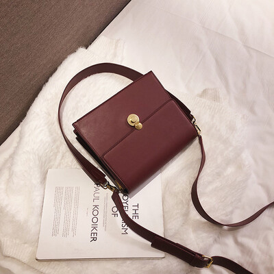 Chobani 2019 new South Korea ins fashion simple crocodile pattern solid color flip bag shoulder diagonal tide handbag
Chobani 2019 new South Korea ins fashion simple crocodile pattern solid color flip bag shoulder diagonal tide handbag