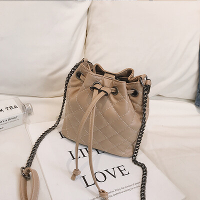 Small fragrance rhombic chain bag female 2019 new wave Korean version of the wild single shoulder slung portable fashion bucket bag
Small fragrance rhombic chain bag female 2019 new wave Korean version of the wild single shoulder slung portable fashion bucket bag