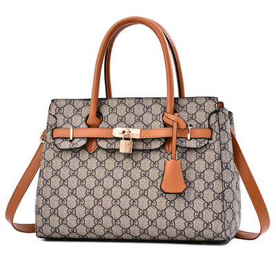 2019 spring&summer new diagonal female bag Europe&America large-capacity handbag shoulder trend wild bag 
2019 spring&summer new diagonal female bag Europe&America large-capacity handbag shoulder trend wild bag