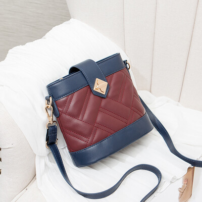 Yang Qiao Female Large Capacity Simple Single Shoulder Fashion Texture Baitao Oblique Drum Bag
Yang Qiao Female Large Capacity Simple Single Shoulder Fashion Texture Baitao Oblique Drum Bag
