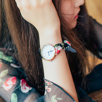 Simple temperament of female watch students ins original Sufeng Korean version of Super Fire retro College Girls Network celebriti
Simple temperament of female watch students ins original Sufeng Korean version of Super Fire retro College Girls Network celebriti