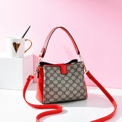 Spring&summer bags womens new fashion temperament girl shoulder bag Messenger bag simple fashion wild handbag
Spring&summer bags womens new fashion temperament girl shoulder bag Messenger bag simple fashion wild handbag