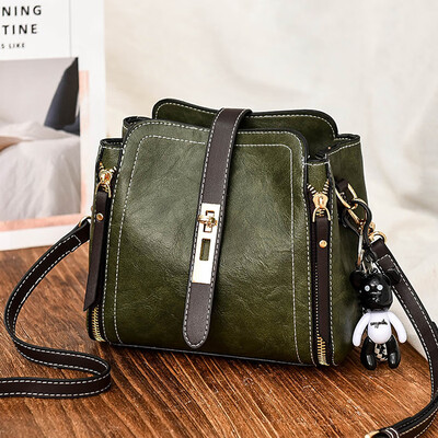 Ins Super Fire Female Baitao Korean version of retro recreational small square bag with one shoulder slanting adjustable
Ins Super Fire Female Baitao Korean version of retro recreational small square bag with one shoulder slanting adjustable
