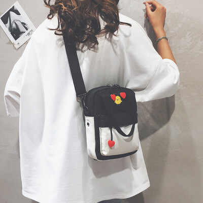 Small fresh Harajuku student small bag female 2019 fashion wild wide shoulder strap shoulder Messenger bag portable canvas bag 
Small fresh Harajuku student small bag female 2019 fashion wild wide shoulder strap shoulder Messenger bag portable canvas bag