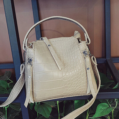 Small fresh womens bag 2019 summer new style Korean version of the handbag one shoulder slanted bucket bag tide one shoulder on
Small fresh womens bag 2019 summer new style Korean version of the handbag one shoulder slanted bucket bag tide one shoulder on