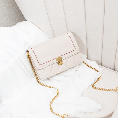 Foreign style messenger bag female Joker ins Lingge chain small square bag slung bag
Foreign style messenger bag female Joker ins Lingge chain small square bag slung bag