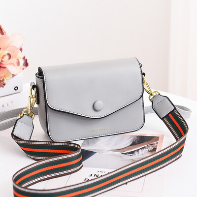 Summer small fresh bag womens new Korean fashion shoulder bag temperament Joker summer messenger bag
Summer small fresh bag womens new Korean fashion shoulder bag temperament Joker summer messenger bag