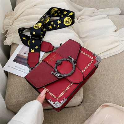 Summer new French small bag female 2019 new fashion retro wild wide shoulder strap shoulder slung small square bag
Summer new French small bag female 2019 new fashion retro wild wide shoulder strap shoulder slung small square bag