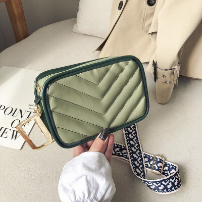 2019 new fashion simple&colorful collision color broadband square bag female chic personality V word embroidery line shoulder Messenger bag
2019 new fashion simple&colorful collision color broadband square bag female chic personality V word embroidery line shoulder Messenger bag