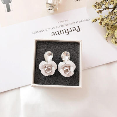 new Arrival Fashion Trendy Plant Women Dangle Earrings Korean Crystal Three-dimensional Flower Earrings Wholesale For Female
new Arrival Fashion Trendy Plant Women Dangle Earrings Korean Crystal Three-dimensional Flower Earrings Wholesale For Female