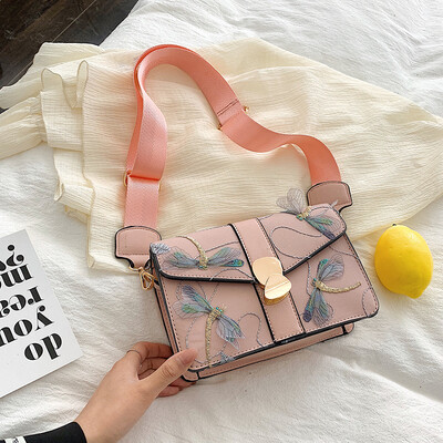Summer ins super fire lace bag female 2019 new Korean version of the wild single shoulder slung fashion girl small square bag
Summer ins super fire lace bag female 2019 new Korean version of the wild single shoulder slung fashion girl small square bag