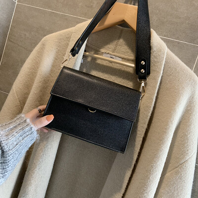 Small bag female new Korean fashion retro wide shoulder strap shoulder Messenger bag small square bag tide
Small bag female new Korean fashion retro wide shoulder strap shoulder Messenger bag small square bag tide