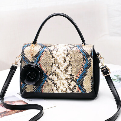 Shoulder bag handbag 2019 new middle-aged lady snakeskin casual fashion soft bag Messenger bag
Shoulder bag handbag 2019 new middle-aged lady snakeskin casual fashion soft bag Messenger bag