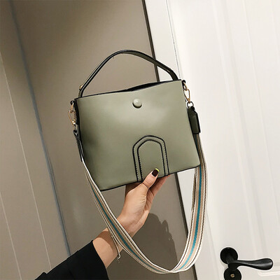 Advanced foreign gas bag chic simple fashion bucket bag new 2019 wide shoulder belt woman bag single shoulder oblique satchel bag
Advanced foreign gas bag chic simple fashion bucket bag new 2019 wide shoulder belt woman bag single shoulder oblique satchel bag