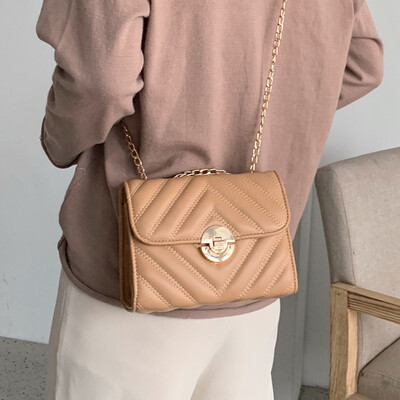 Small bag female 2019 new wave Korean version of the wild shoulder Messenger bag fashion rhombic embroidery thread chain small square bag
Small bag female 2019 new wave Korean version of the wild shoulder Messenger bag fashion rhombic embroidery thread chain small square bag