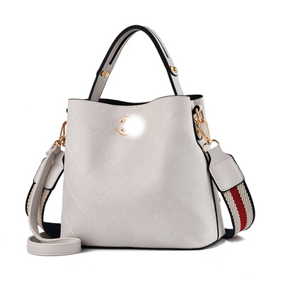 Female bag 2019 summer new Korean version of the PU leather fashion handbag shoulder Messenger bag
Female bag 2019 summer new Korean version of the PU leather fashion handbag shoulder Messenger bag