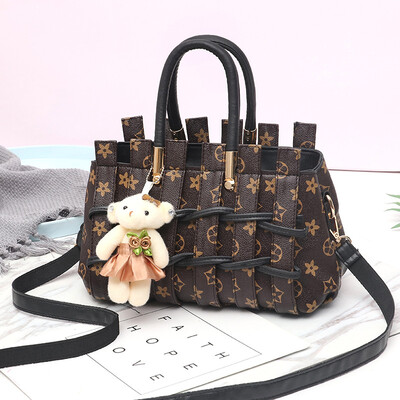 2019 spring new one-shoulder female bag color stripes European&American fashion handbags ladies handbags
2019 spring new one-shoulder female bag color stripes European&American fashion handbags ladies handbags