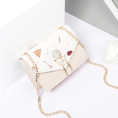 In summer ins single-shouldered girl slanted a bag on the chain&the students were stylish&fresh
In summer ins single-shouldered girl slanted a bag on the chain&the students were stylish&fresh