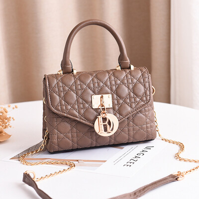 2019 spring new cool shoulder single diagonal small bag Korean fashion handbags Messenger small square bag
2019 spring new cool shoulder single diagonal small bag Korean fashion handbags Messenger small square bag