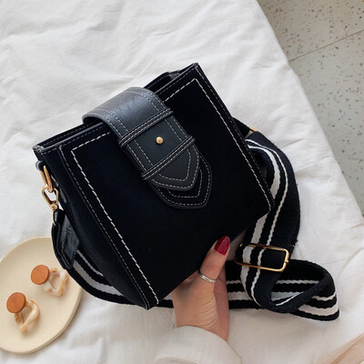 Retro casual bag 2019 autumn new Korean fashion Joker popular broadband shoulder slung small square bag
Retro casual bag 2019 autumn new Korean fashion Joker popular broadband shoulder slung small square bag