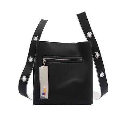 New small bag female 2019 new wave Korean version of the wild Messenger bag fashion sewing thread chain lock small square bag
New small bag female 2019 new wave Korean version of the wild Messenger bag fashion sewing thread chain lock small square bag