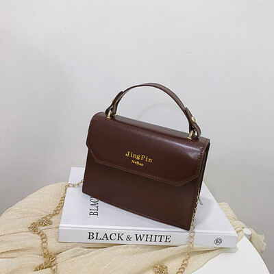 2019 new texture small square bag female simple fashion letter chain Messenger bag casual retro wild handbag
2019 new texture small square bag female simple fashion letter chain Messenger bag casual retro wild handbag