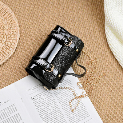 2019 new fashion tide casual retro shoulder Messenger bag female chic temperament chain wild sequin small bag
2019 new fashion tide casual retro shoulder Messenger bag female chic temperament chain wild sequin small bag