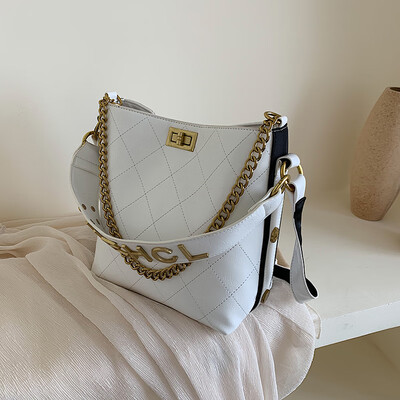 Retro lock bag chic Lingge chain bucket bag new 2019 air womens shoulder bag Messenger bag
Retro lock bag chic Lingge chain bucket bag new 2019 air womens shoulder bag Messenger bag