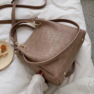 Womens bag 2019 autumn&winter new Chaohan version of the retro crocodile satchel bag with one shoulder&one hand oblique s
Womens bag 2019 autumn&winter new Chaohan version of the retro crocodile satchel bag with one shoulder&one hand oblique s