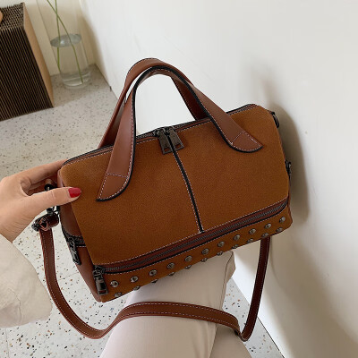 Ins Korean version of Joker retro frosted portable womens bag 2019 new bag senior casual shoulder Messenger bag
Ins Korean version of Joker retro frosted portable womens bag 2019 new bag senior casual shoulder Messenger bag